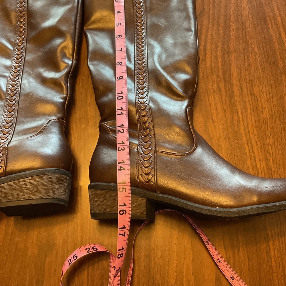 Brown wide calf dress boot with braid trim size 9.5.  Only worn twice - Picture 2 of 14